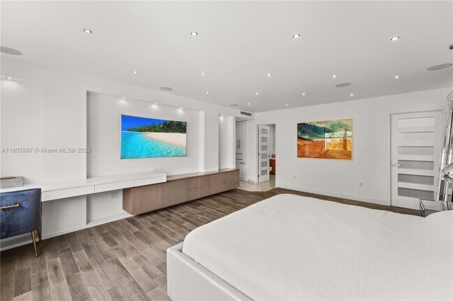 Photo - 5640 Collins Ave Condo Unit 4d