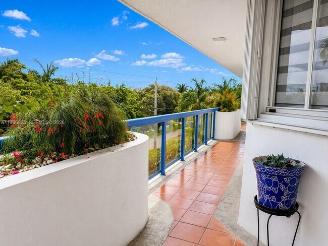 Photo - 2370 NE 135th St Unit 405