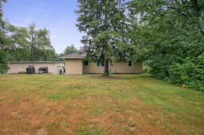 Photo - 1831 Andover Blvd NW