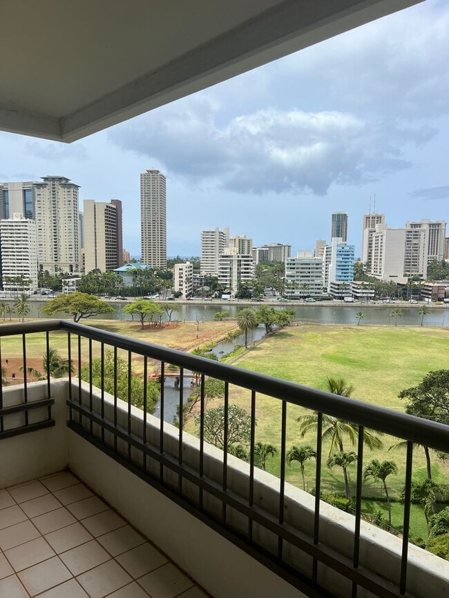 Building Photo - FURNISHED One Bedroom at the Marco Polo Rental