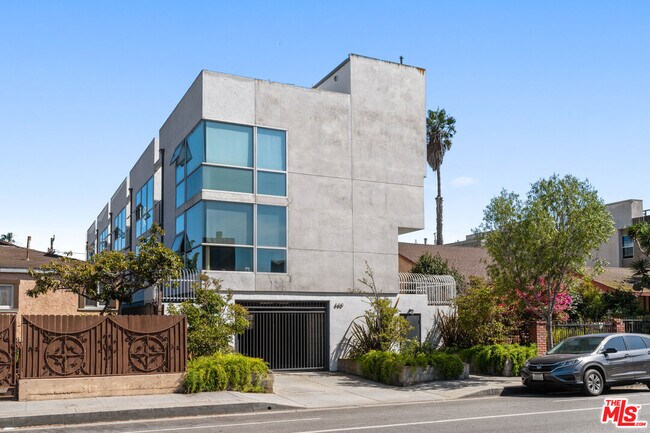 660 Rose Ave Unit 4