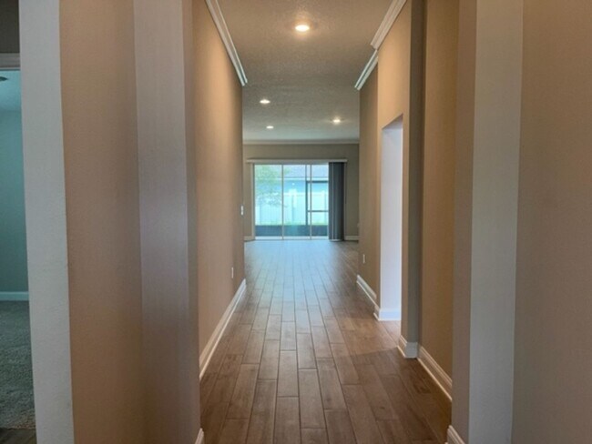 Photo - 4 bed/3 bath Beautiful Home with Amenities!