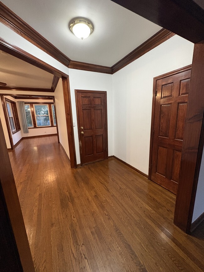Building Photo - 3041 W Leland Ave Unit 1