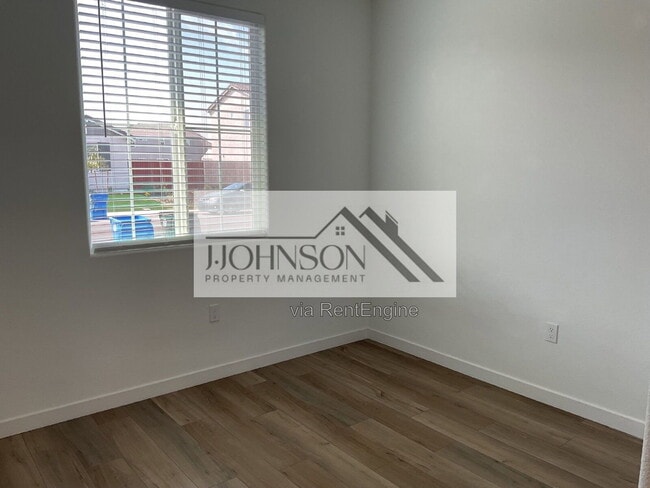 Photo - 2253 Monferrato St