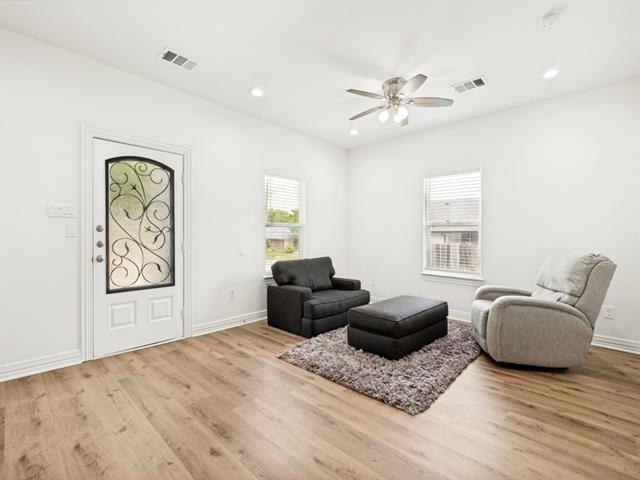 Photo - 1028 Claude St