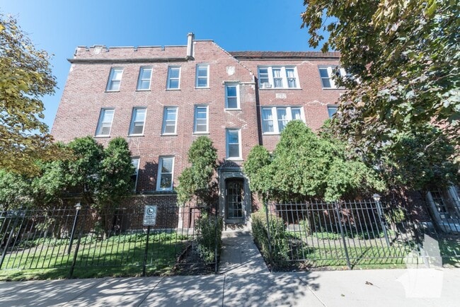 Building Photo - 3042 W Wellington Ave Unit # 02