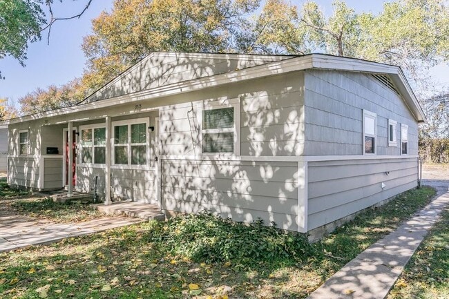 Photo - 3515 Selk Ave