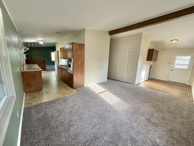 Photo - 106 W Harmon Dr