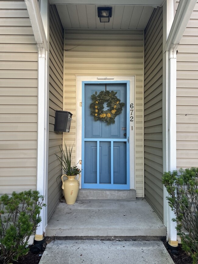 Front Door - 672 Chester Ave Townhome