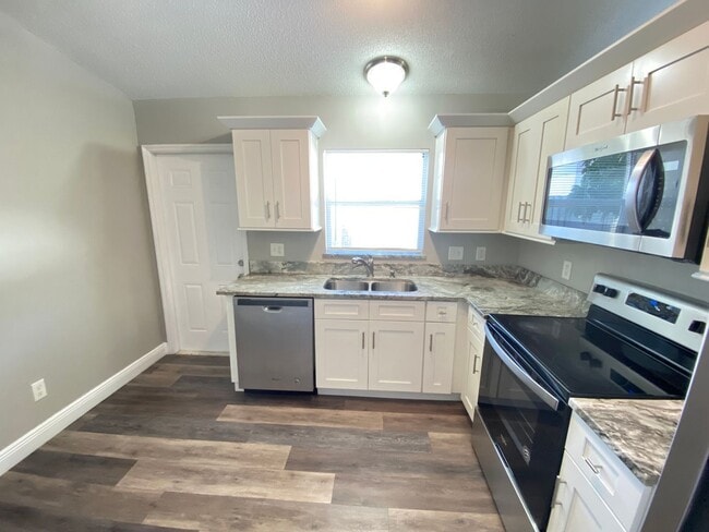 Photo - 2439 Harbor Town Dr