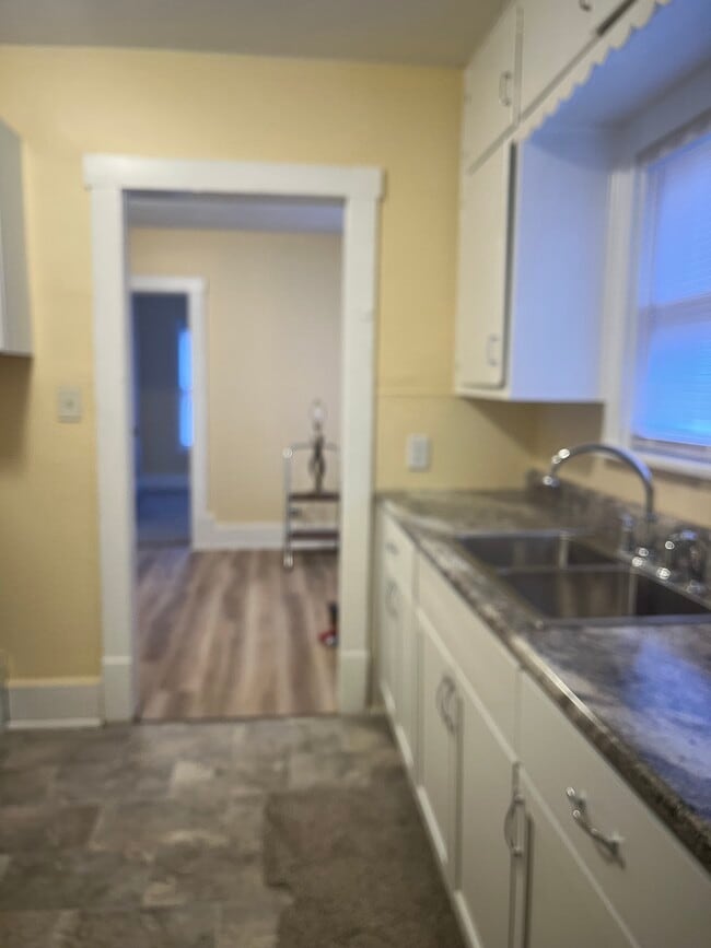 Building Photo - 412 Rafter St