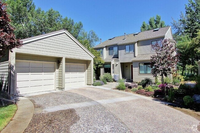 Building Photo - Premier End-Unit Condo in River Run