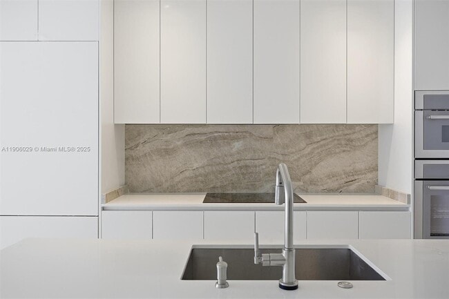 Photo - 700 NE 24th St Unidad 2406