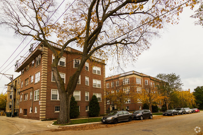 Building Photo - Updated Apartments Located at 800 Michigan