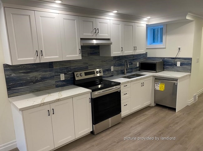 Photo - Brand New Basement in Little Italy Unité 1