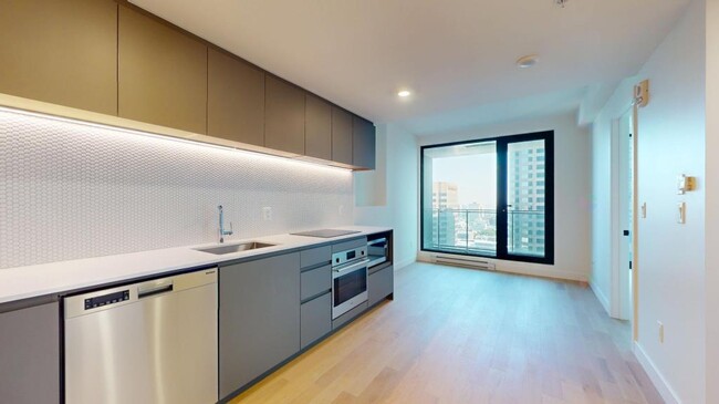 Building Photo - 1210 Rue Jeanne-Mance