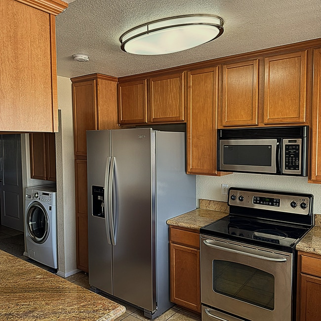 Building Photo - 615 Fredricks Ave Unit 166