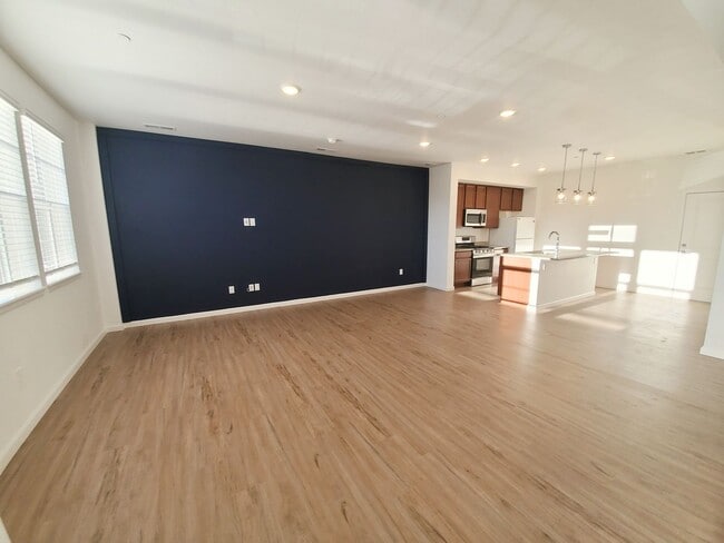 Photo - Newer Townhouse in Ideal North Gate Location!