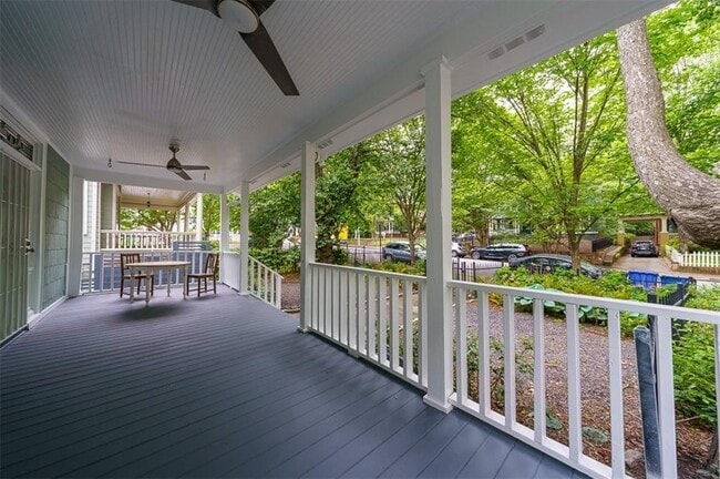 Photo - 693 Myrtle St NE