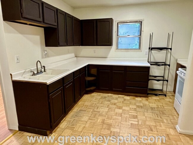 Photo - This 3-bedroom 1-bathroom house has a larg...