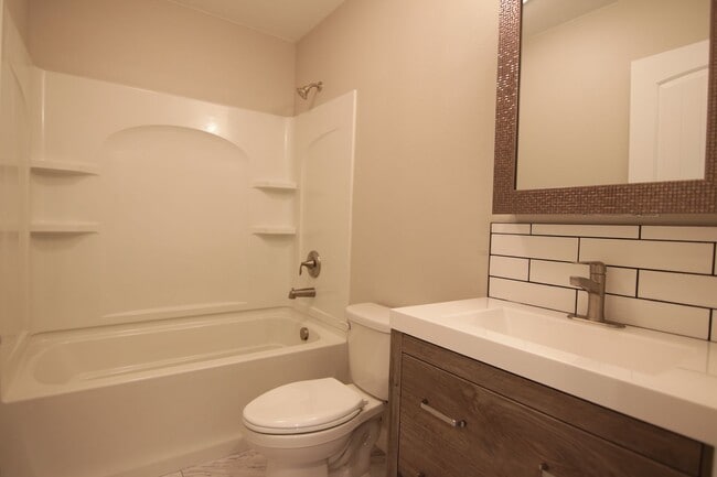 Photo - Updated 2 Bed 2 South Hill property 10 min from Medical District hospitals