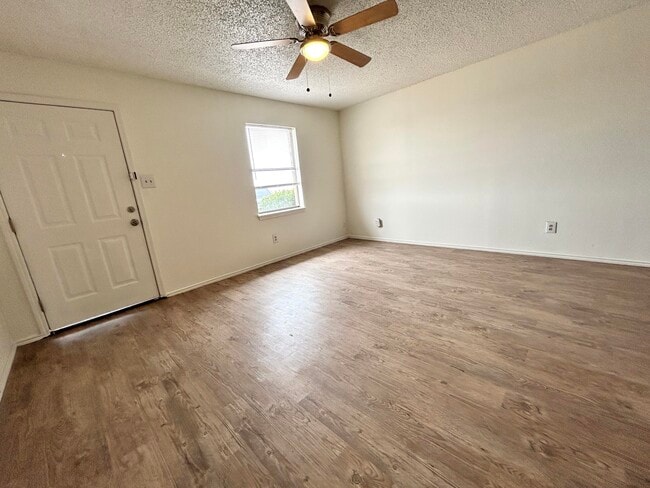 Photo - 4604 Erskine St