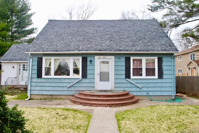 Building Photo - 117 Blydenburgh Ave Unit B