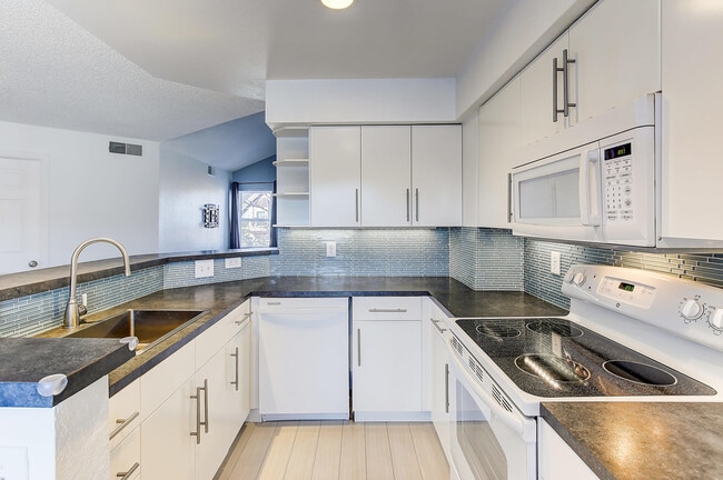 Photo - 2 Acoma St Unit 2 Acoma  6