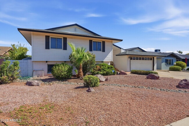 1628 E Hermosa Dr
