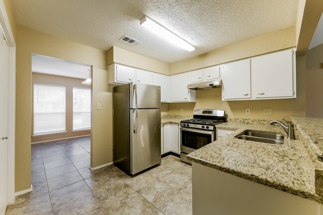 Building Photo - 9415 Charterlawn Cir