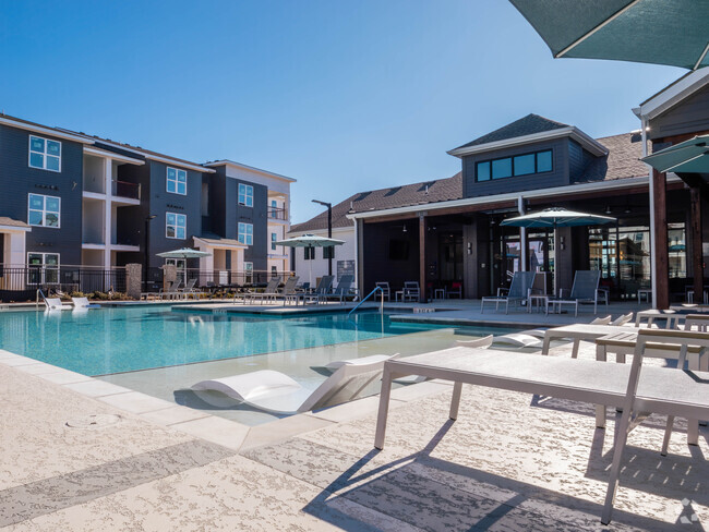 Pool & Lounge Area - The Waters at McGowin Rental