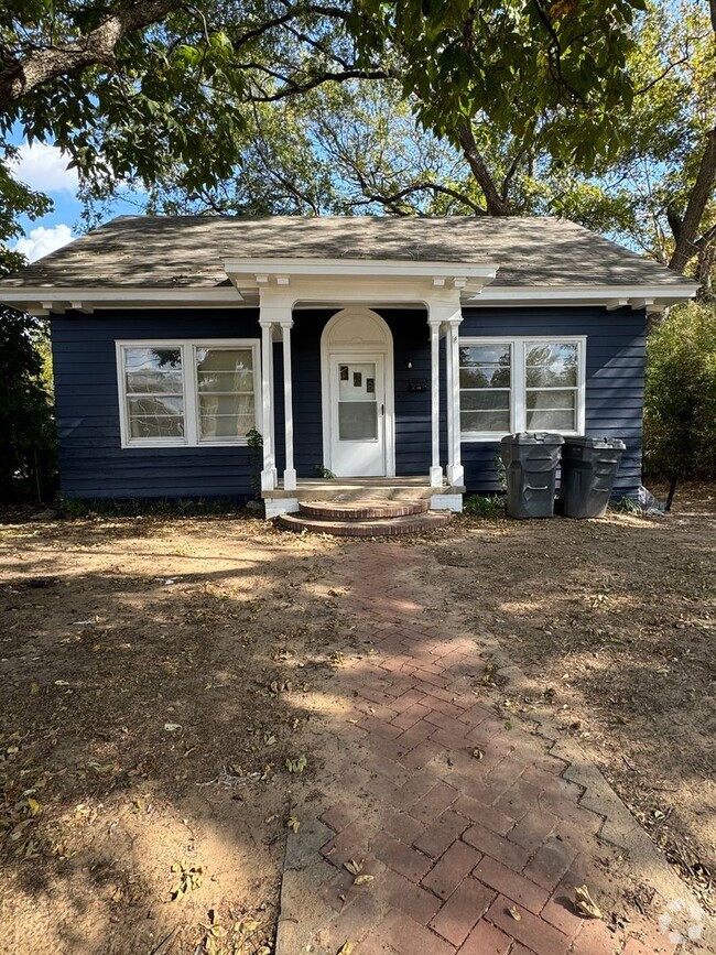 Building Photo - Three Bedroom Rental