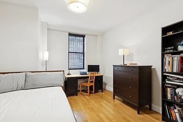 Building Photo - 308 W 30th St Rental