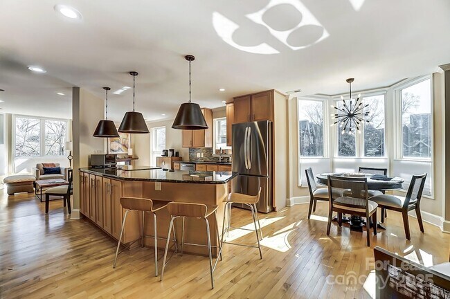 Photo - 328 W 6th St Unit 1