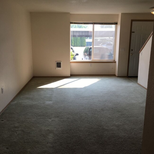Photo - Nice 2 Bedroom, 2 Bath Apartment in Newberg- Pet Friendly!