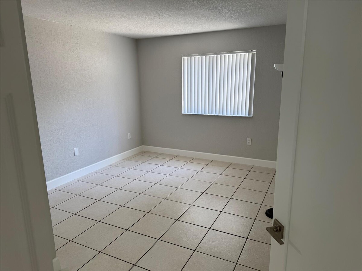 Photo - 7125 NW 186th St Unidad 101 Rental