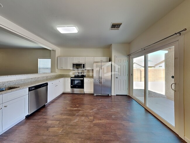 Photo - 11320 Harvester