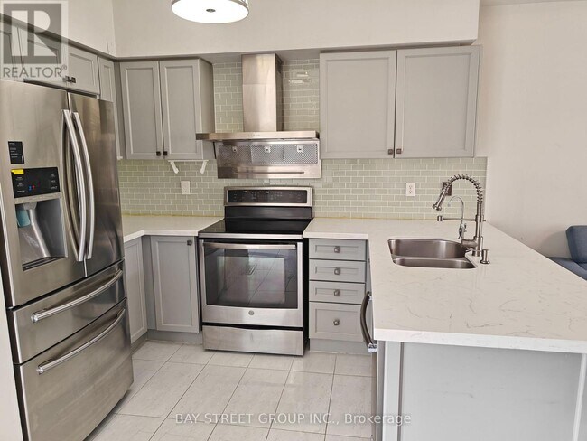 Photo - 256 Glenashton Dr