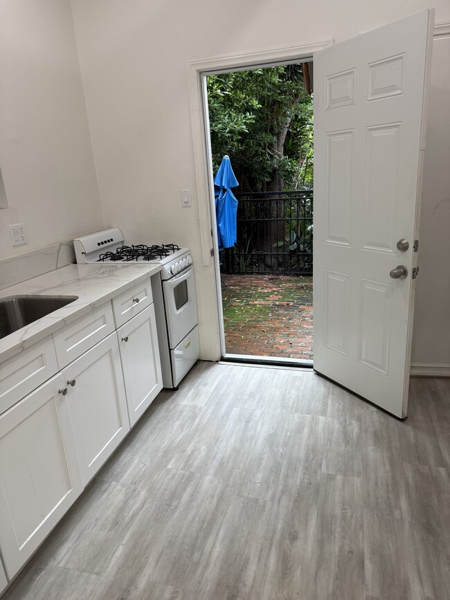 Photo - 532 S Irving Blvd