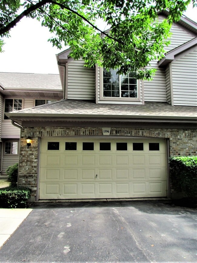 Building Photo - 1596 N St Marks Pl Rental