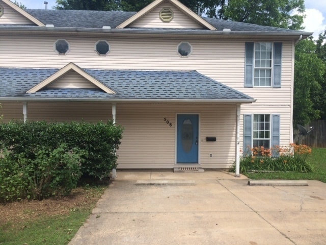 Large Duplex in the Heart of Fayetteville! - Large Duplex in the Heart of Fayetteville! House
