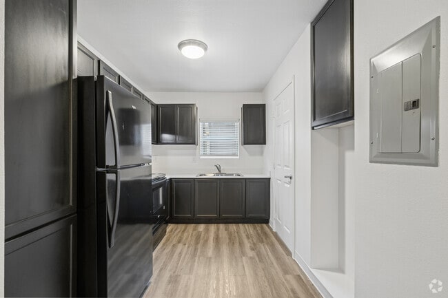 Studio, 1BA - 350SF - Kitchen
