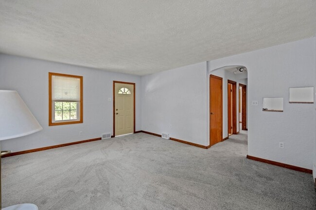 Photo - MOVE IN SPECIAL! SCORE HALF OFF 1ST MONTH'...