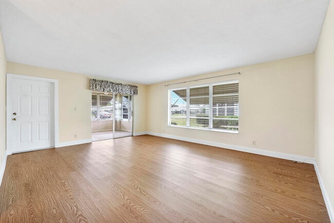 Photo - 212 W High Point Terrace