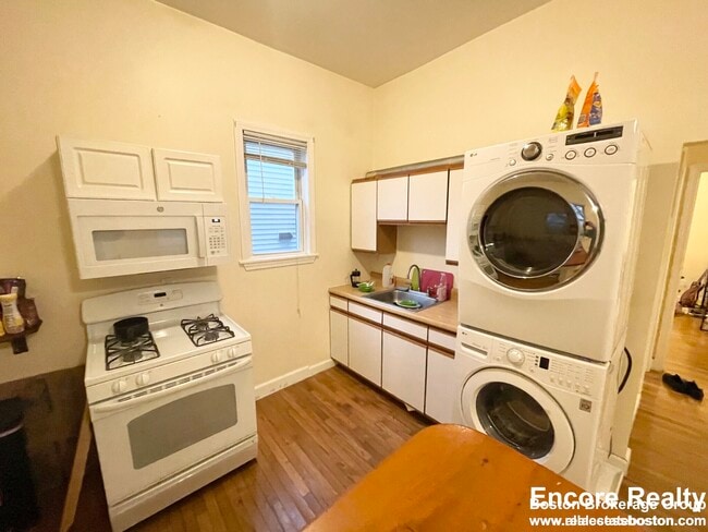 Photo - 29 Spring Garden St Unit 1