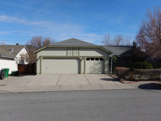 Building Photo - Cute 4 bedroom home in Silver Shores