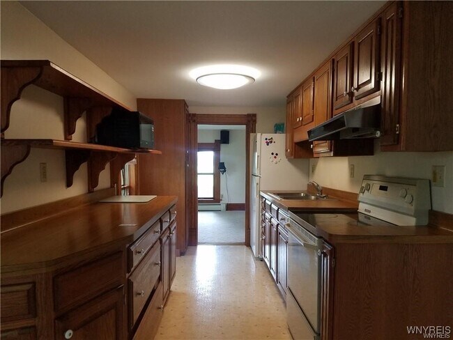 Photo - 2885 Hess Rd