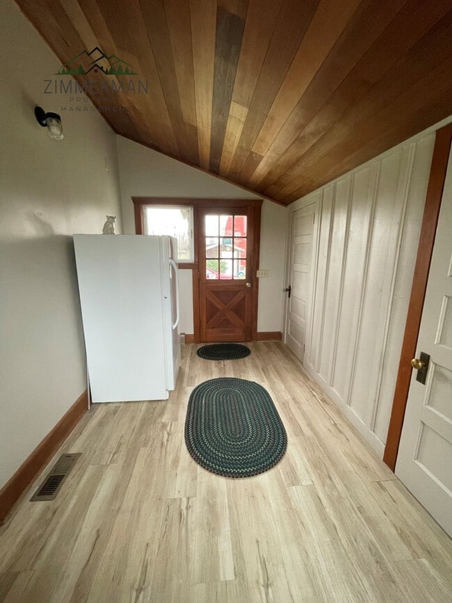 Photo - Adorable Updated Farmhouse in Creswell, OR