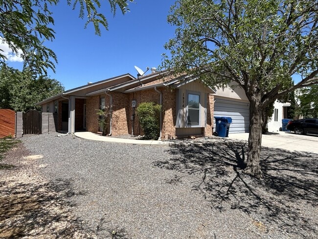 Building Photo - 1974 Castillo Dr SW