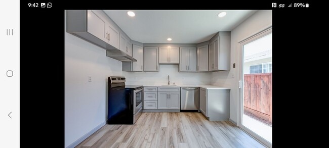 Photo - 2528 Silsby Ave